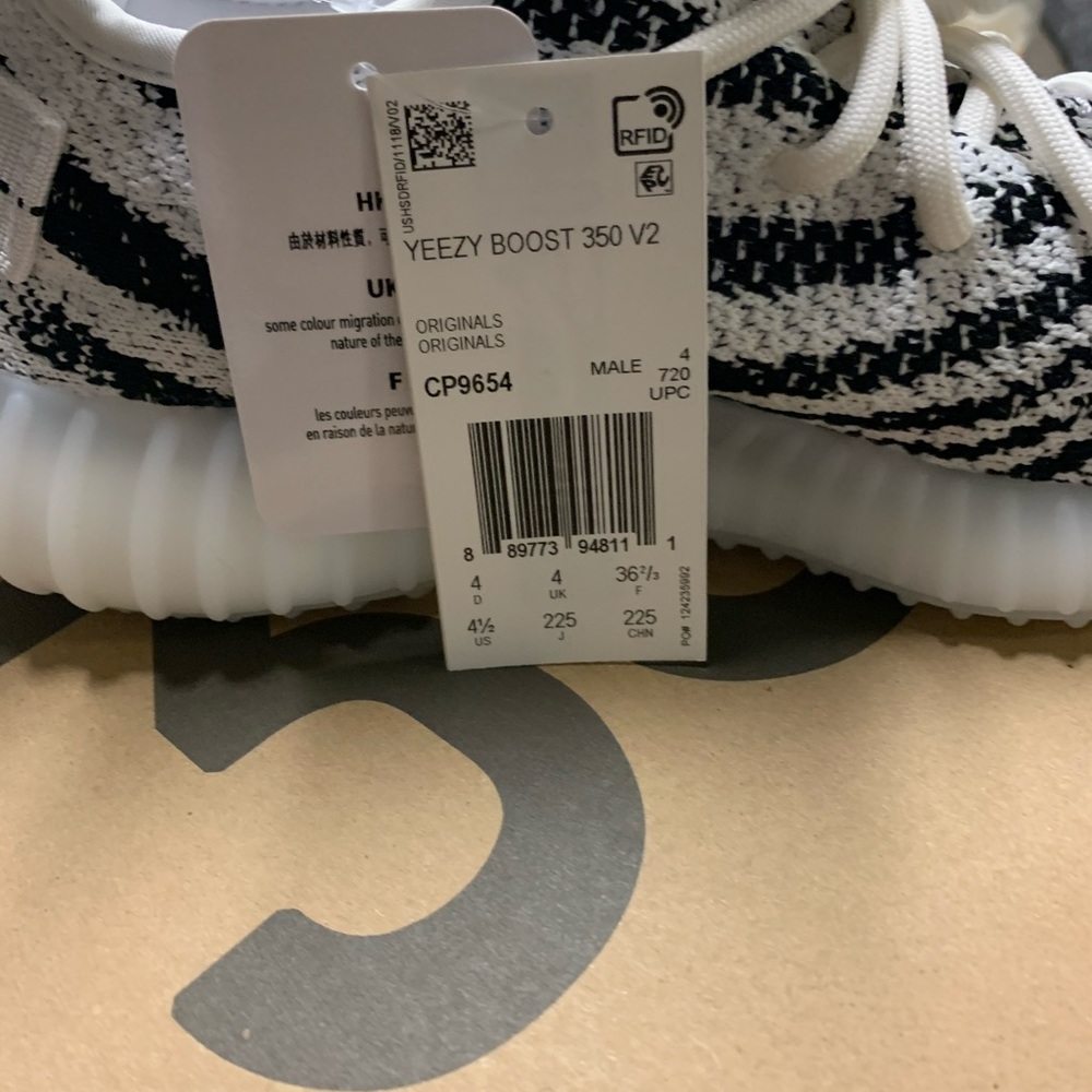 Yeezy Boost 350 Zebra size 4 1/2 men - Picture 3 of 8